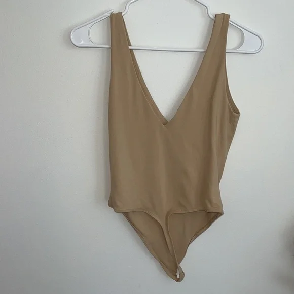 Aritzia Babaton Contour V-Neck Bodysuit - Picture 5 of 5